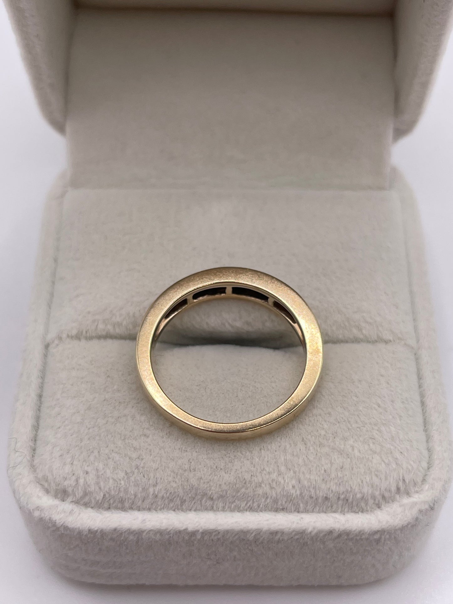 9ct gold sapphire and diamond ring