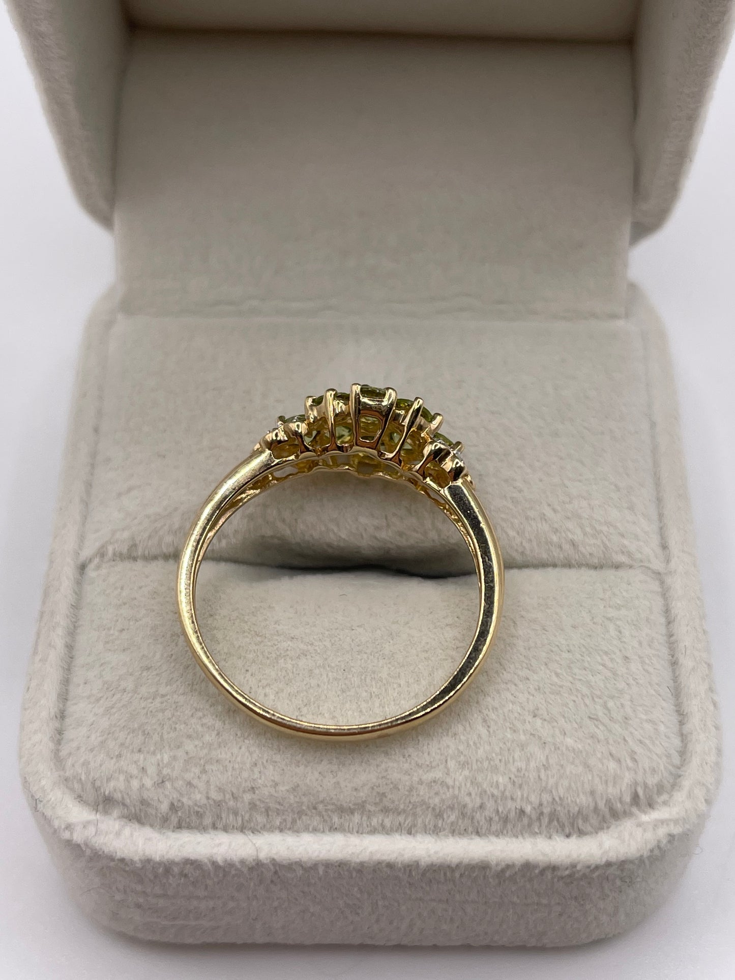 9ct gold peridot and diamond ring