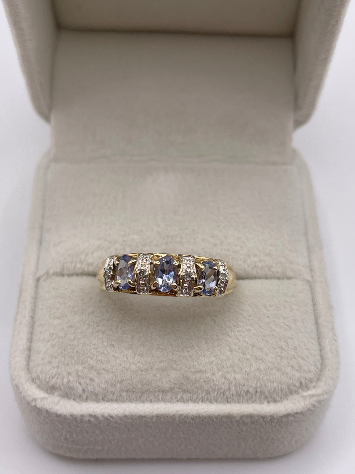 9ct gold tanzanite and diamond ring
