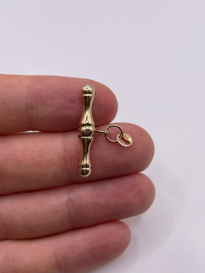 9ct gold t bar pendant
