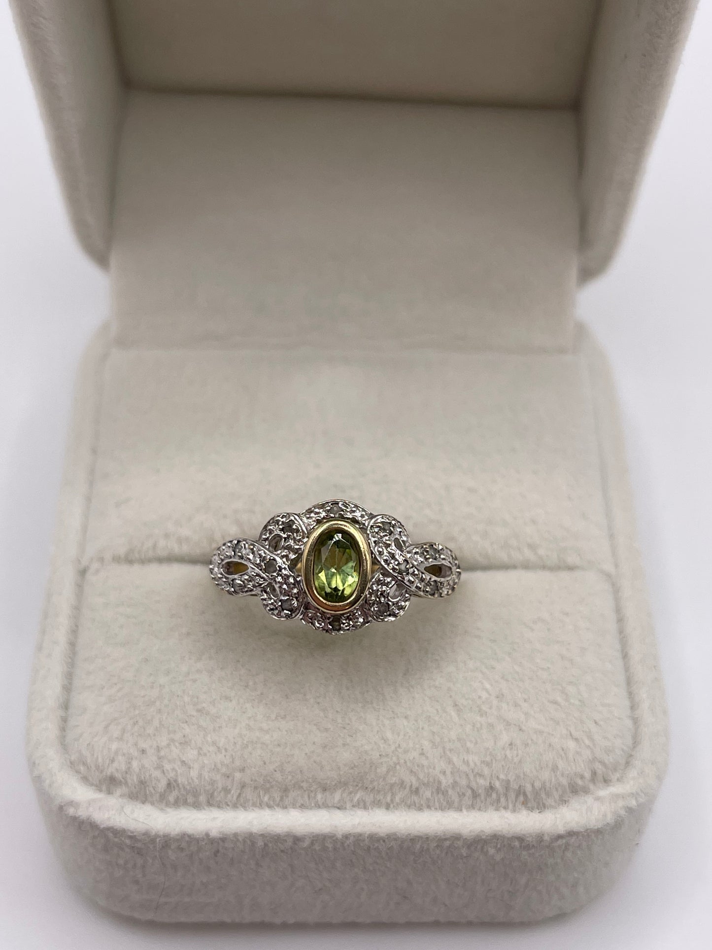 9ct gold peridot and diamond ring