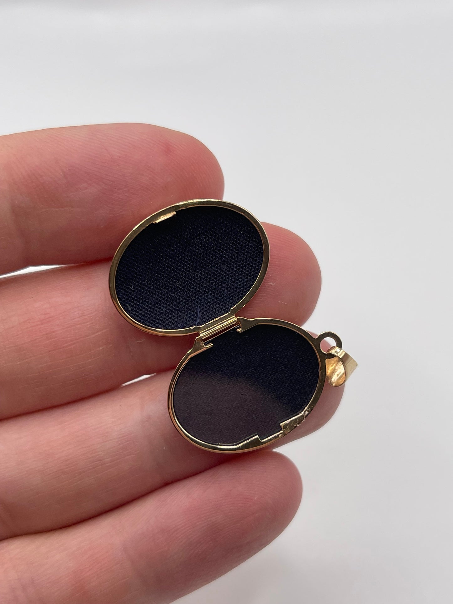 9ct gold locket