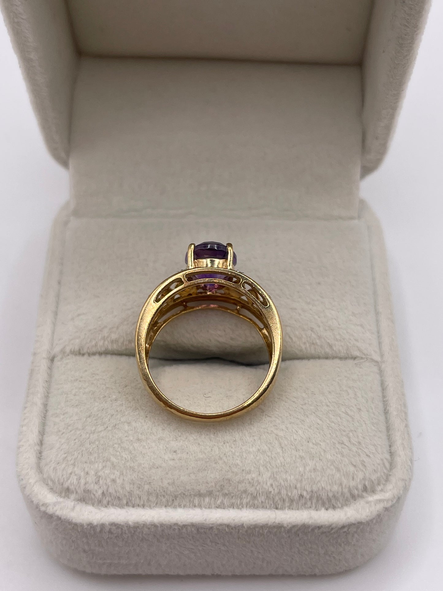 9ct gold amethyst and diamond ring