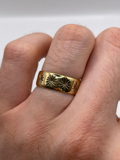 9ct gold patterned band