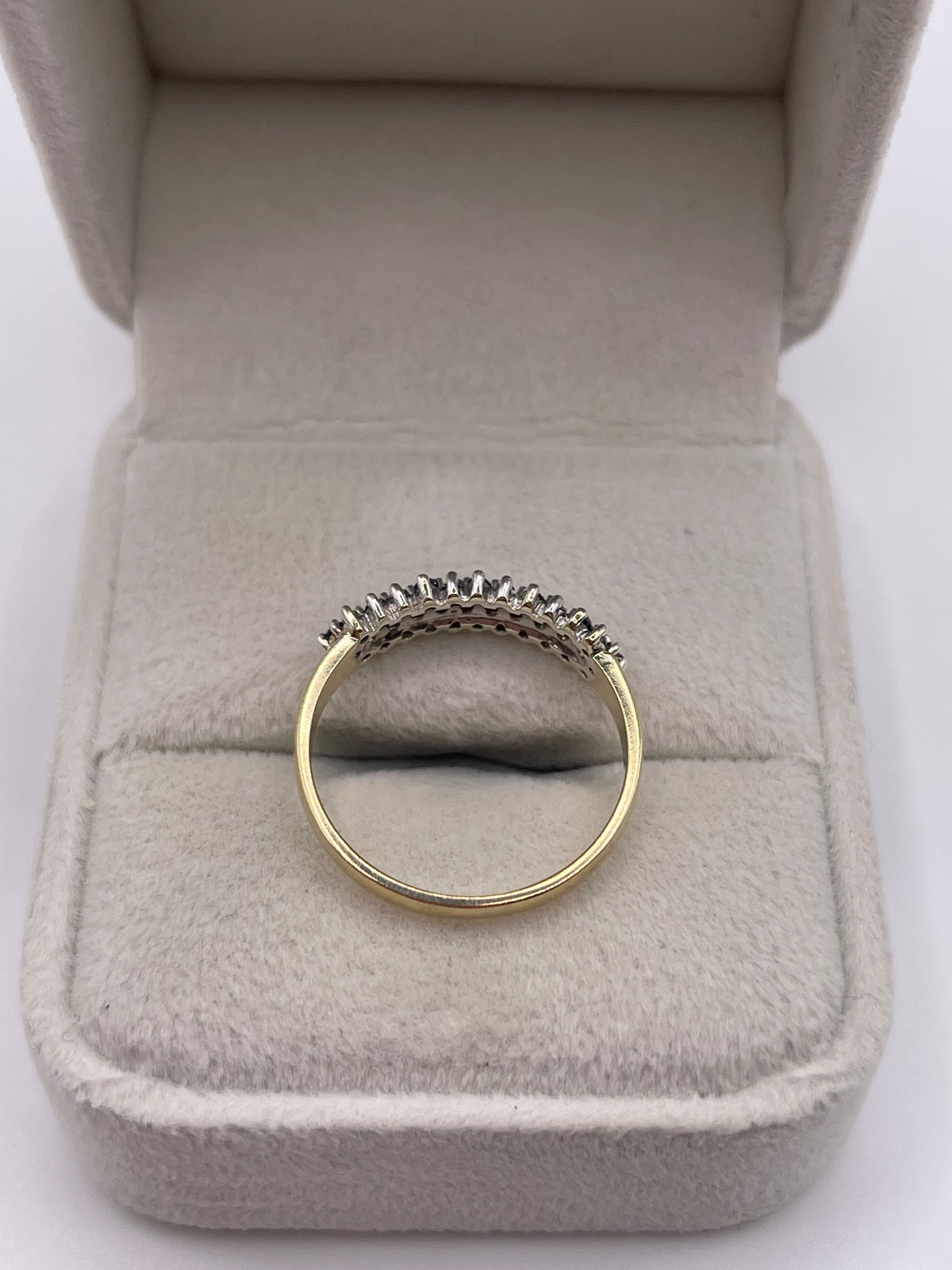 9ct gold sapphire and diamond ring