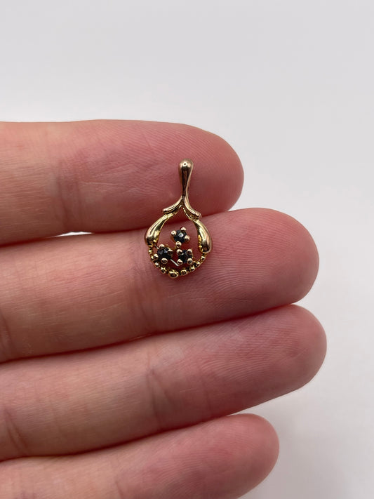 9ct gold sapphire pendant