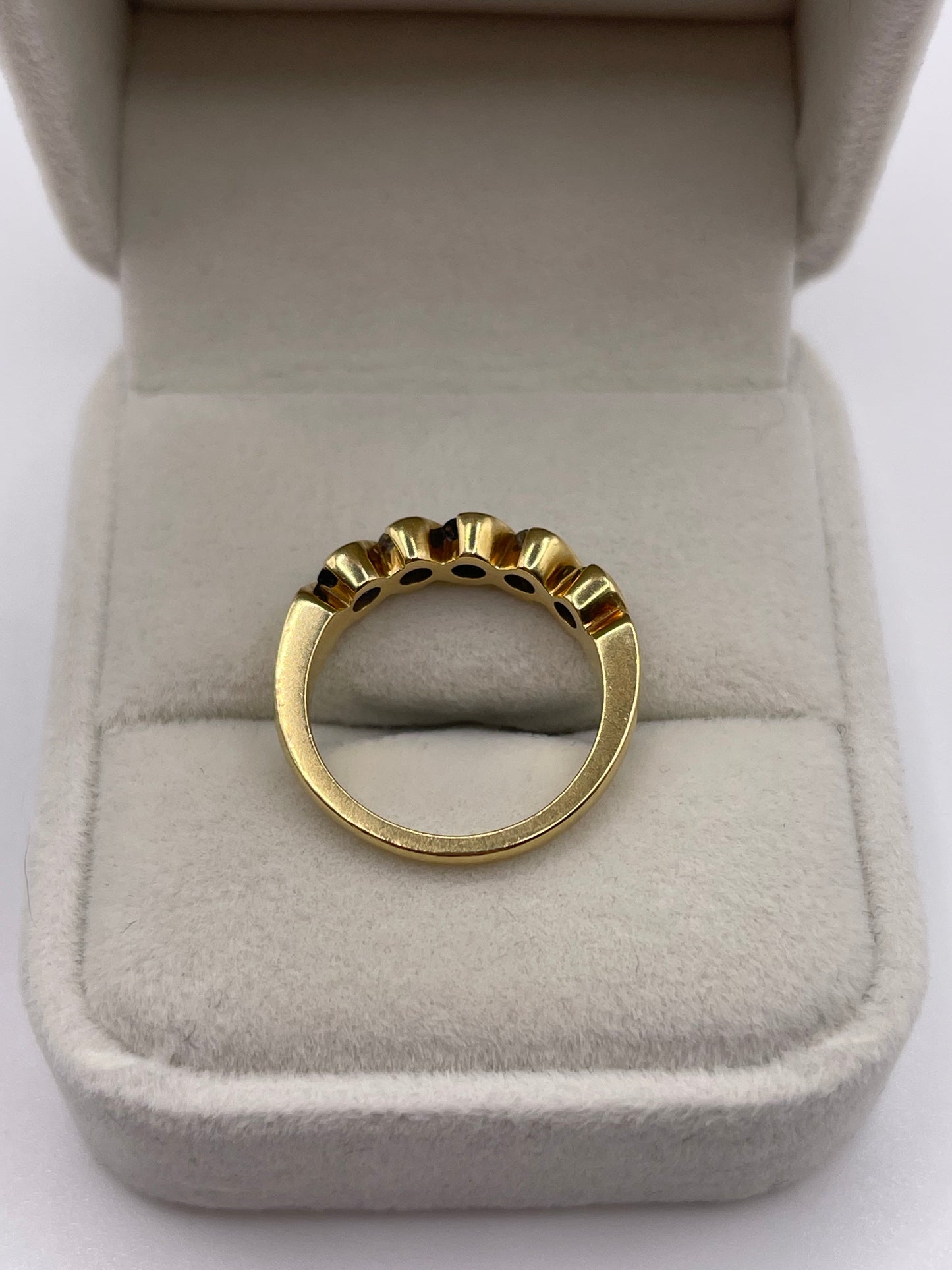 18ct gold sapphire and diamond ring