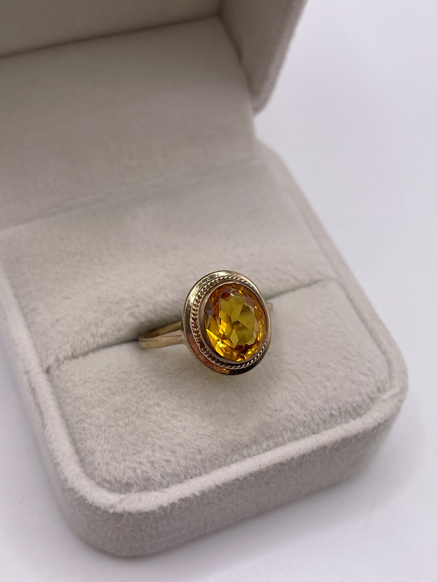 9ct gold citrine ring