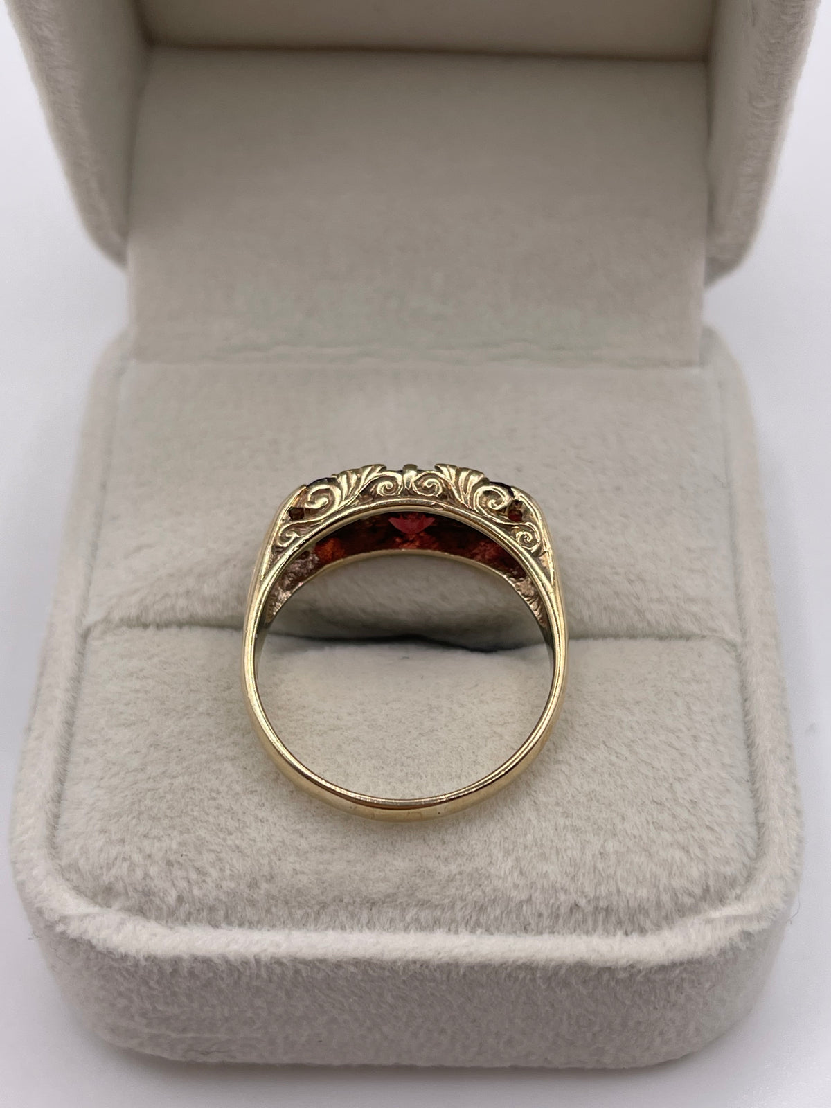 9ct gold garnet and diamond ring