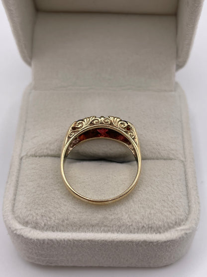 9ct gold garnet and diamond ring
