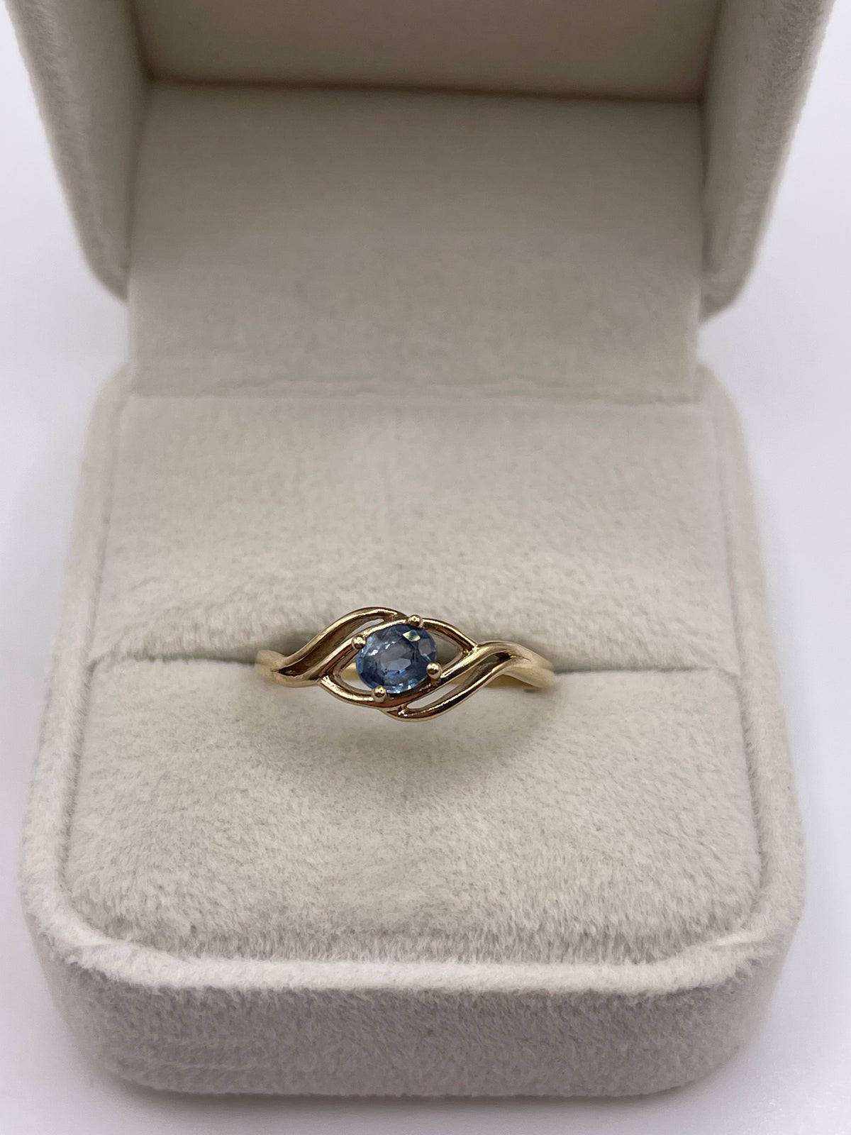 9ct gold sapphire ring