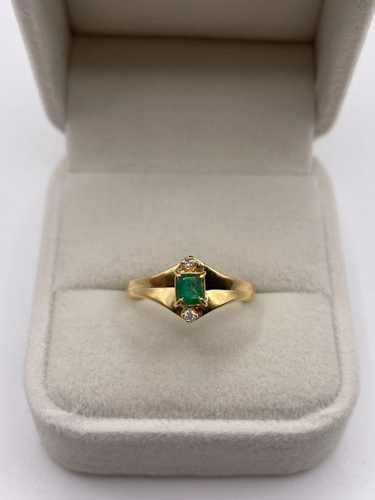 18ct gold emerald and zircon ring