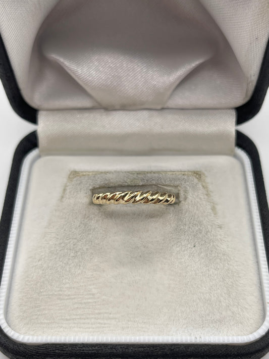 9ct gold croissant ring