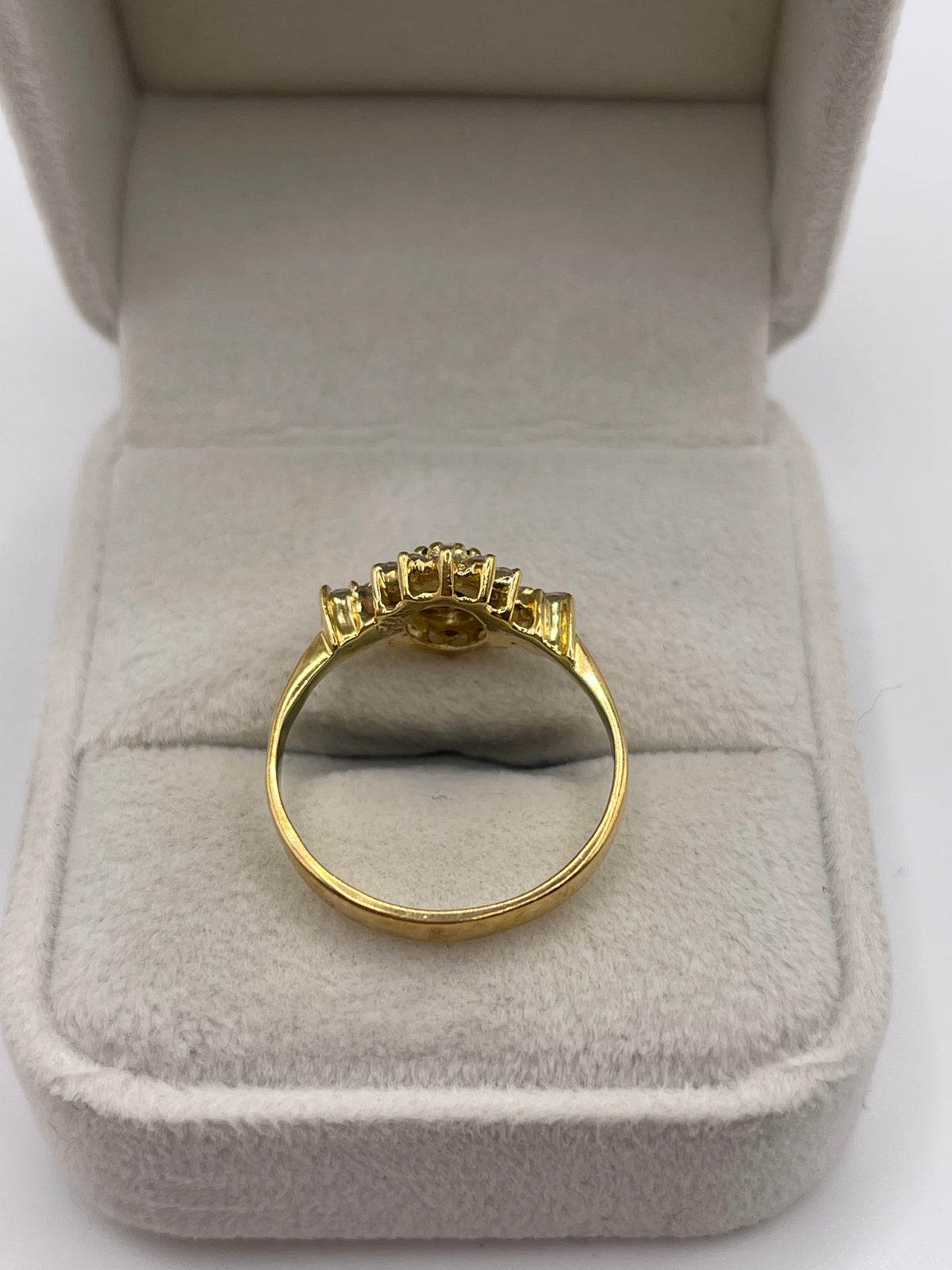 18ct gold sapphire and diamond ring