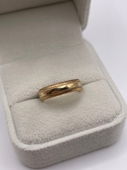 9ct gold patterned band