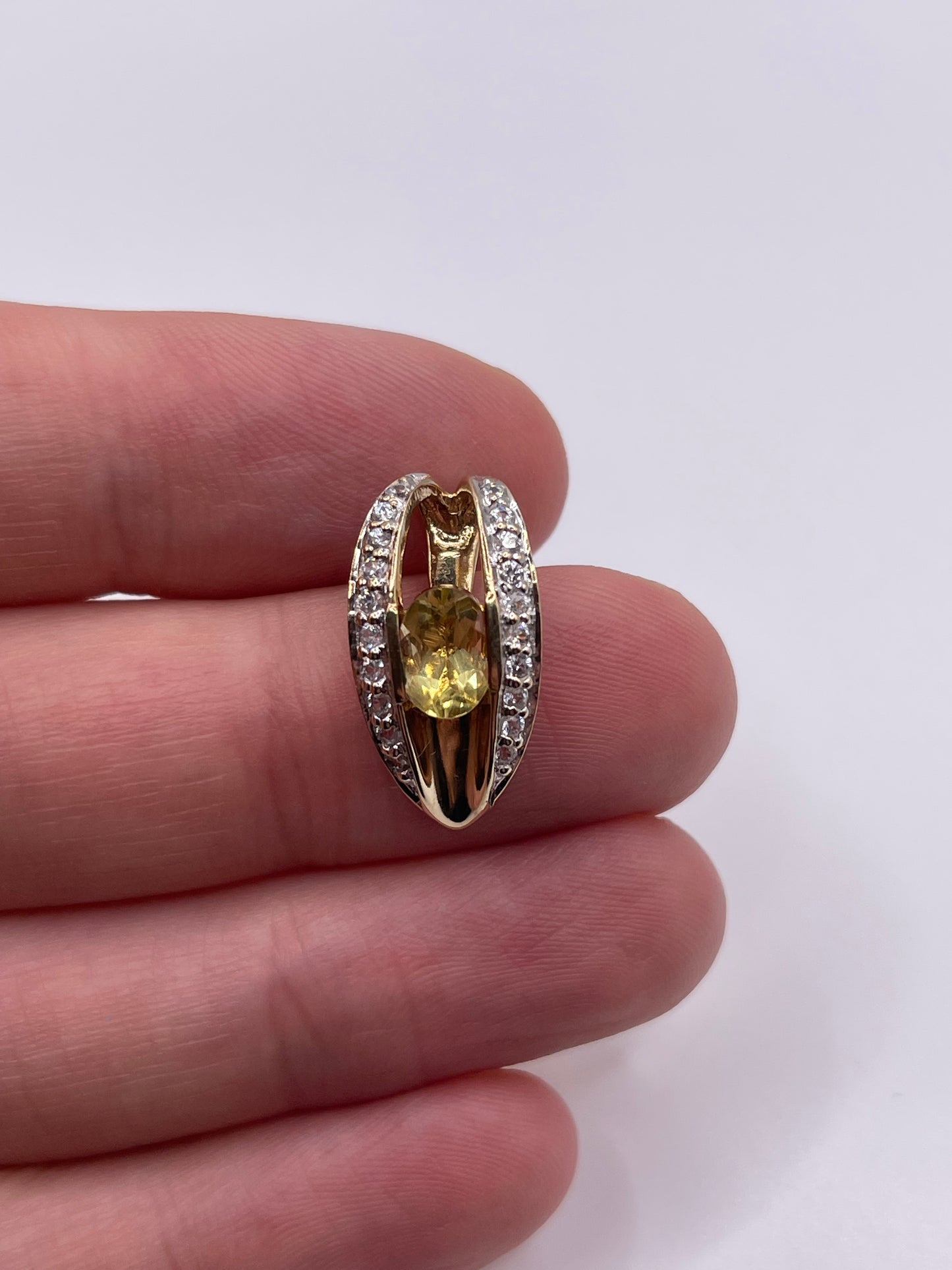 9ct gold quartz and zircon pendant