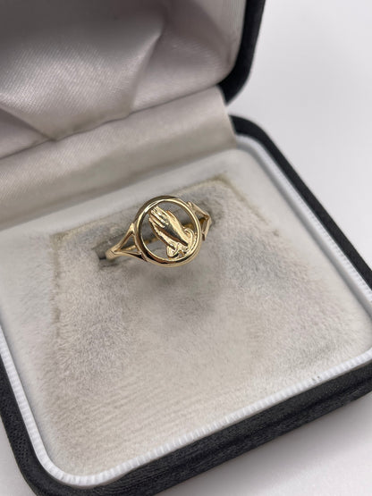 9ct gold praying hands ring