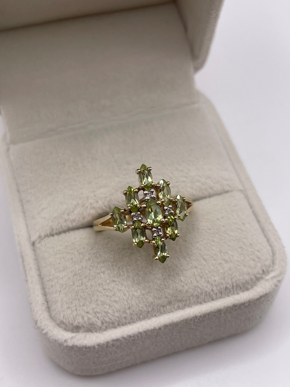 9ct gold peridot and diamond ring