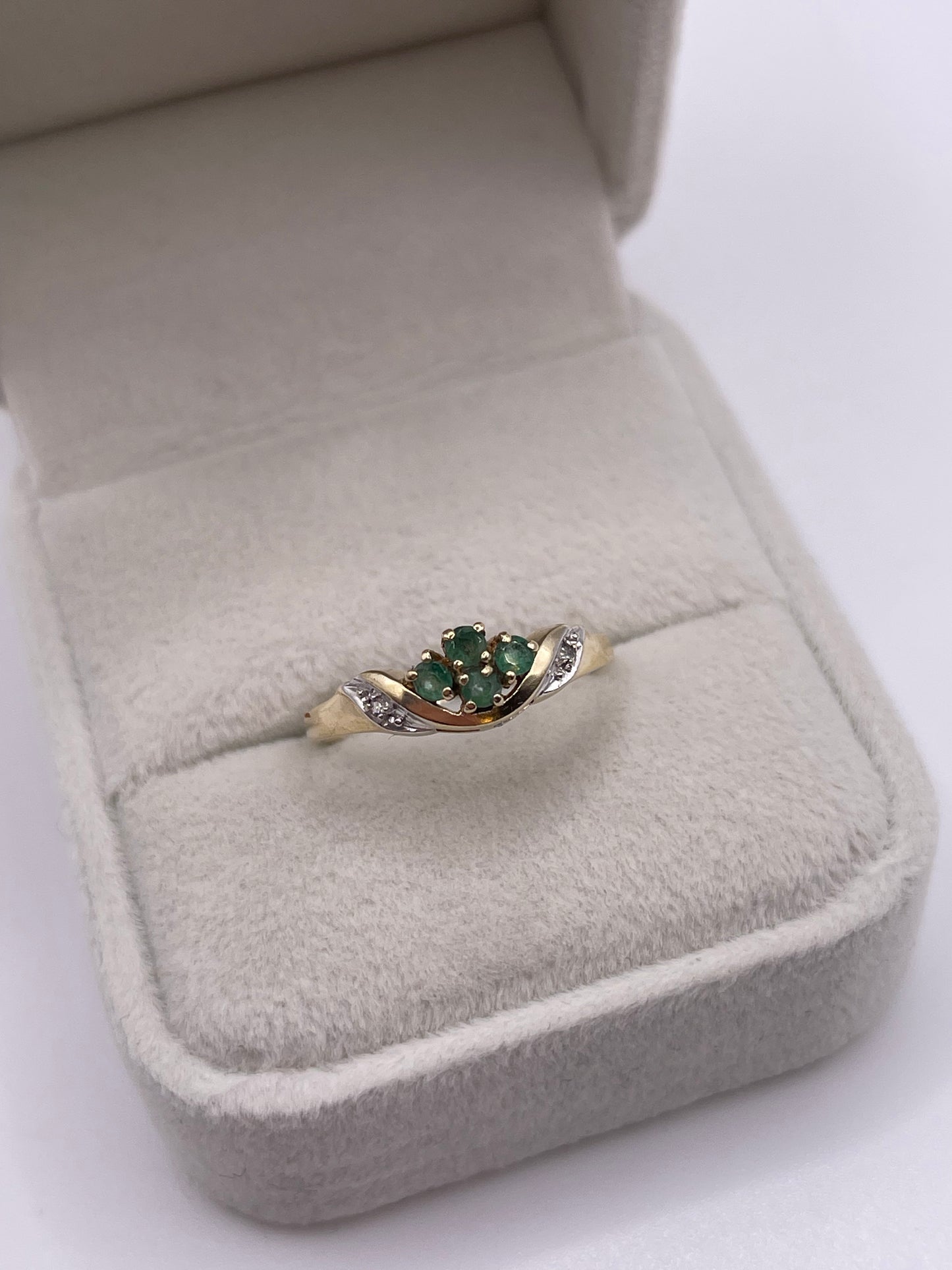 9ct gold emerald and diamond ring