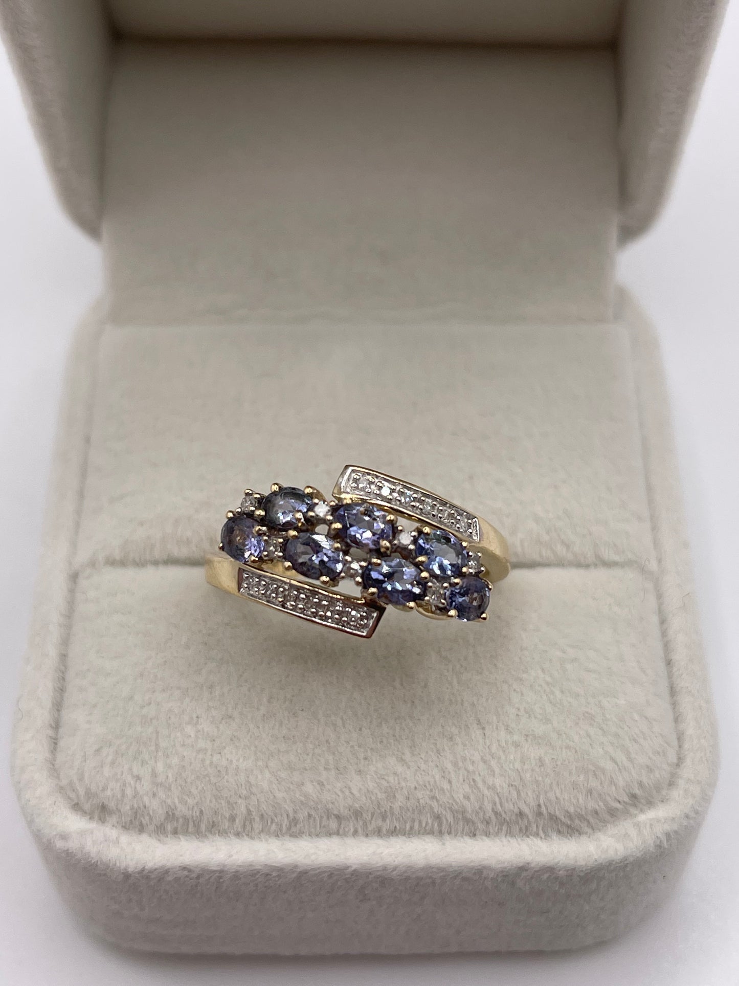 9ct gold tanzanite and diamond ring