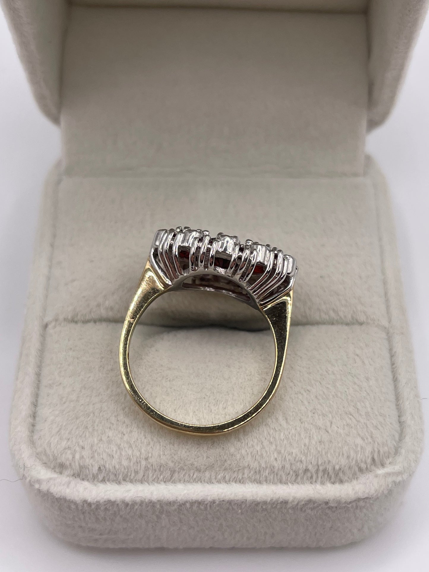 9ct gold garnet and diamond ring