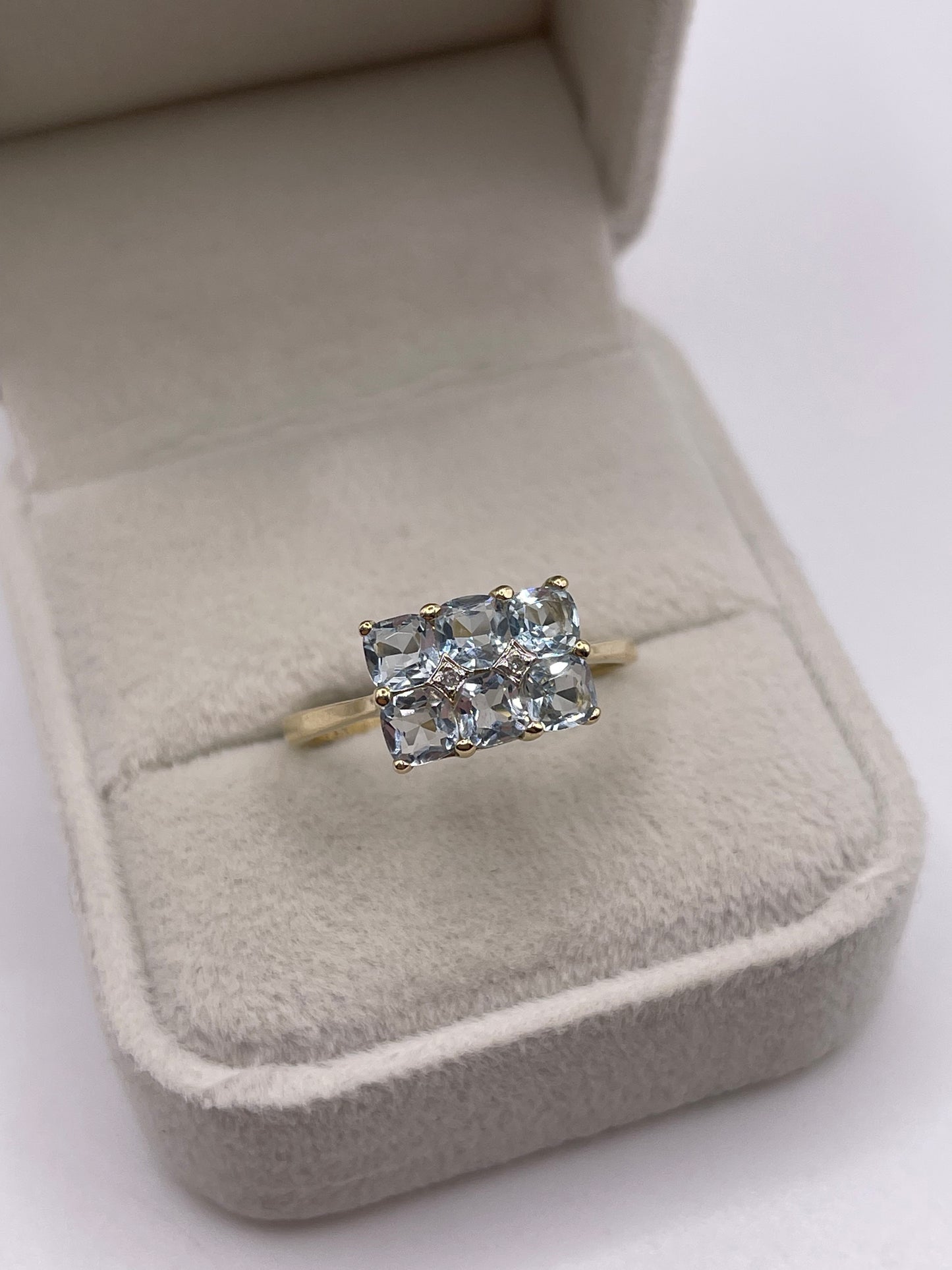 9ct gold aquamarine and diamond ring