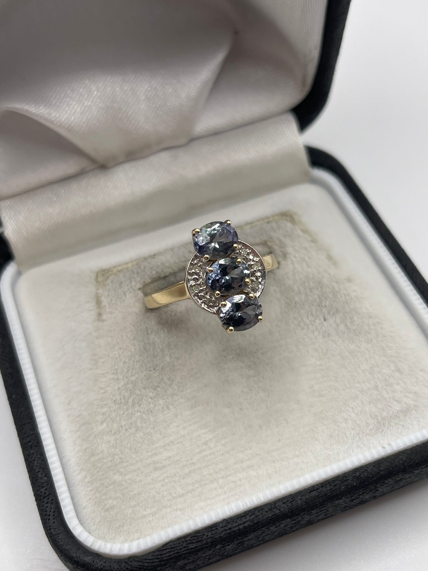 9ct gold tanzanite and diamond ring