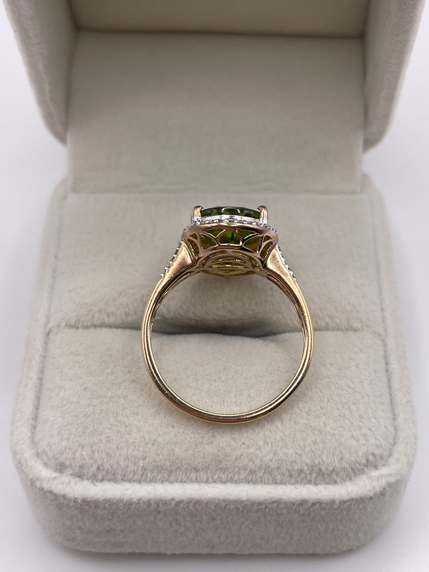 9ct gold peridot and diamond ring