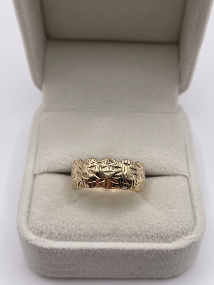 9ct gold patterned band
