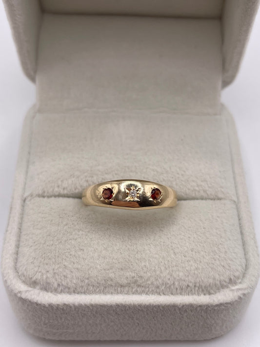 9ct gold garnet and diamond ring