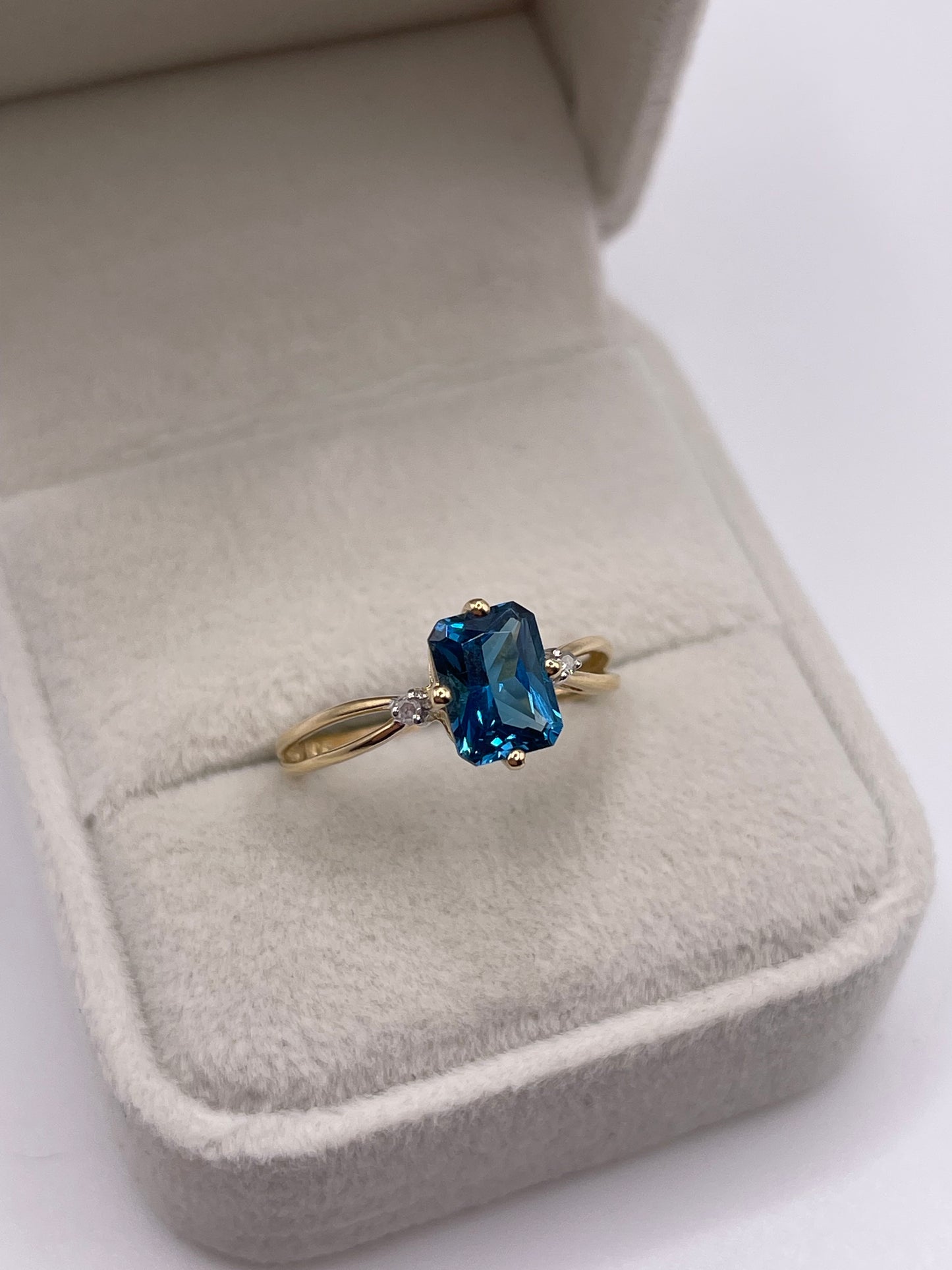 9ct gold topaz and diamond ring
