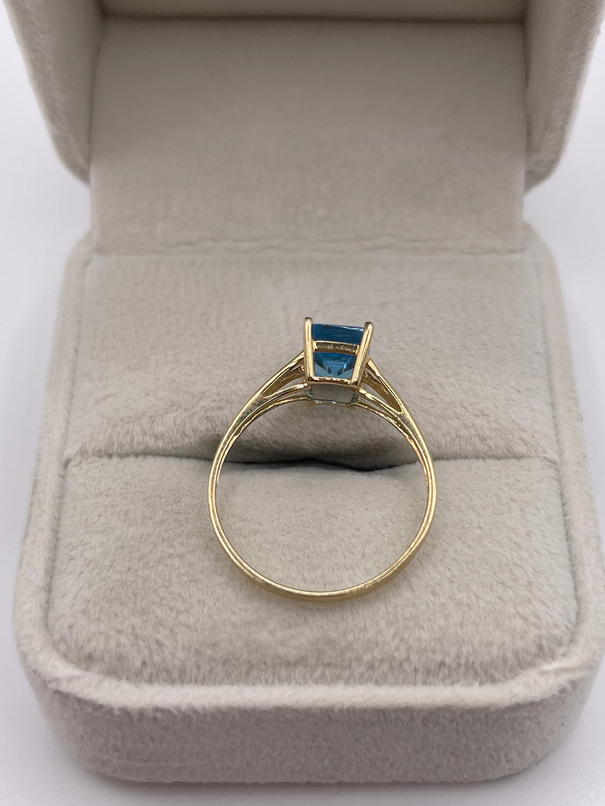 9ct gold blue topaz ring