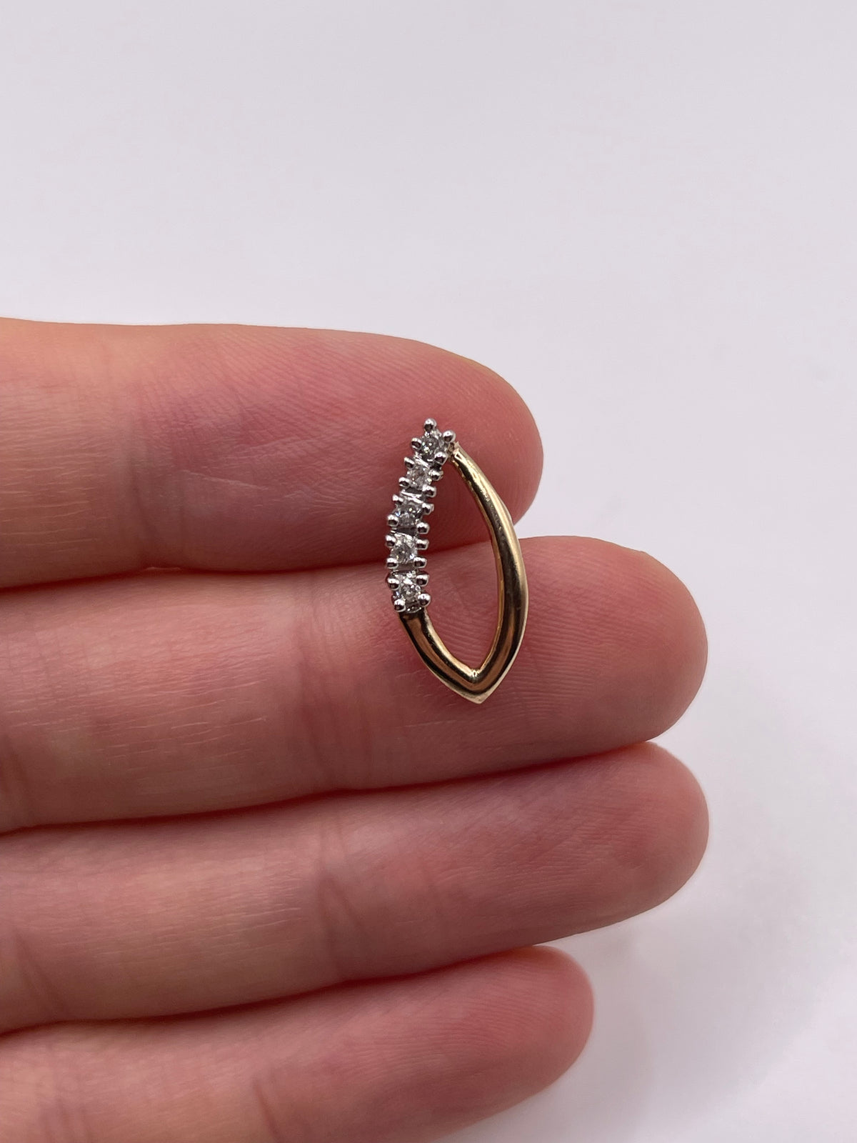 9ct gold diamond pendant