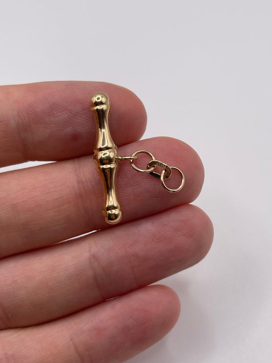 9ct gold T bar pendant