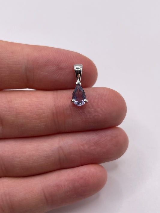 9ct white gold iolite pendant
