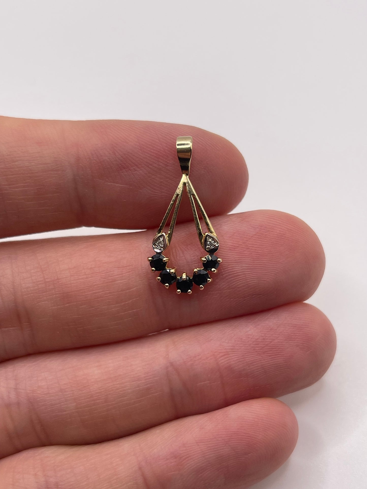 9ct gold sapphire and diamond pendant