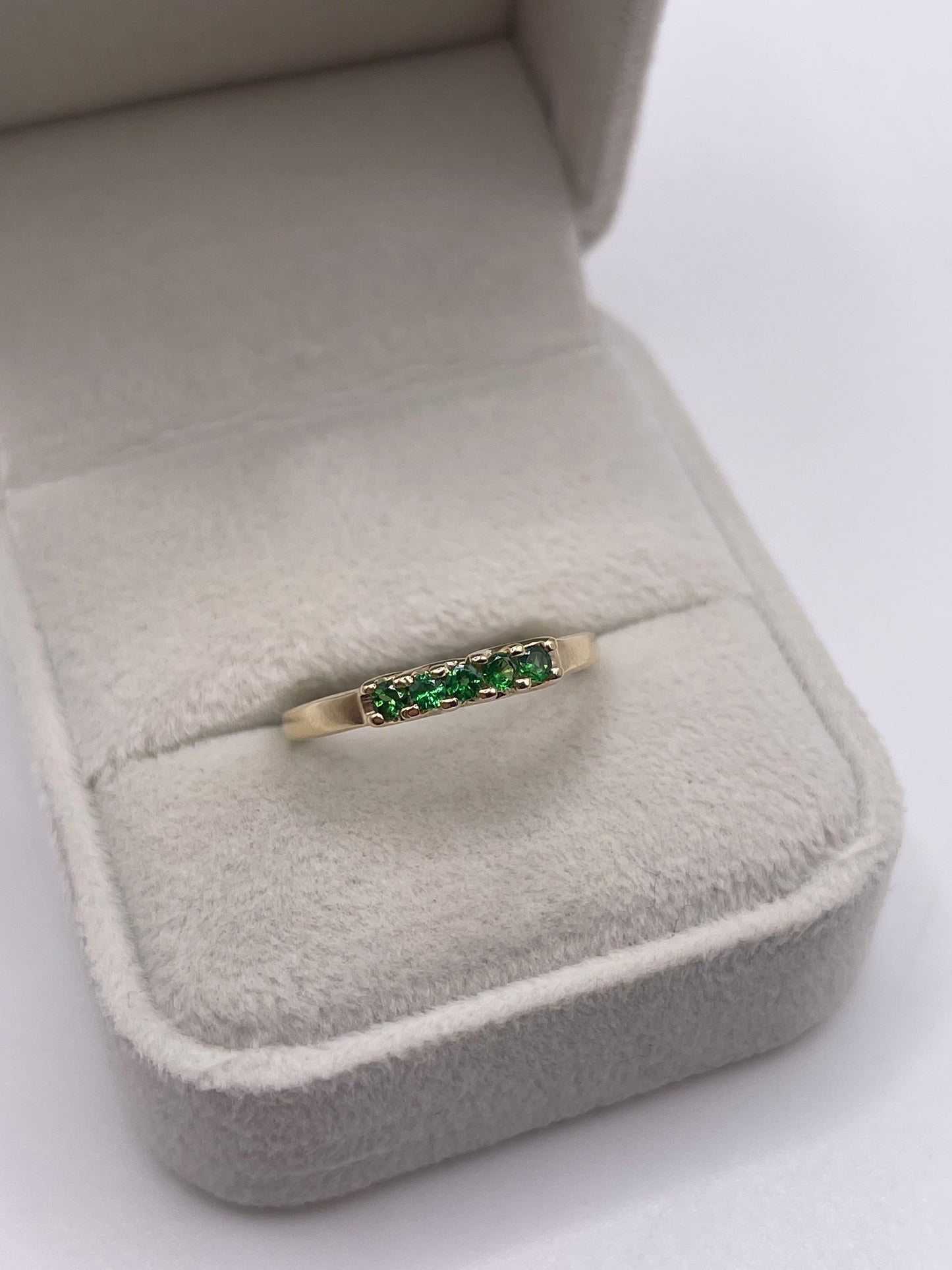 9ct gold tsavorite garnet ring
