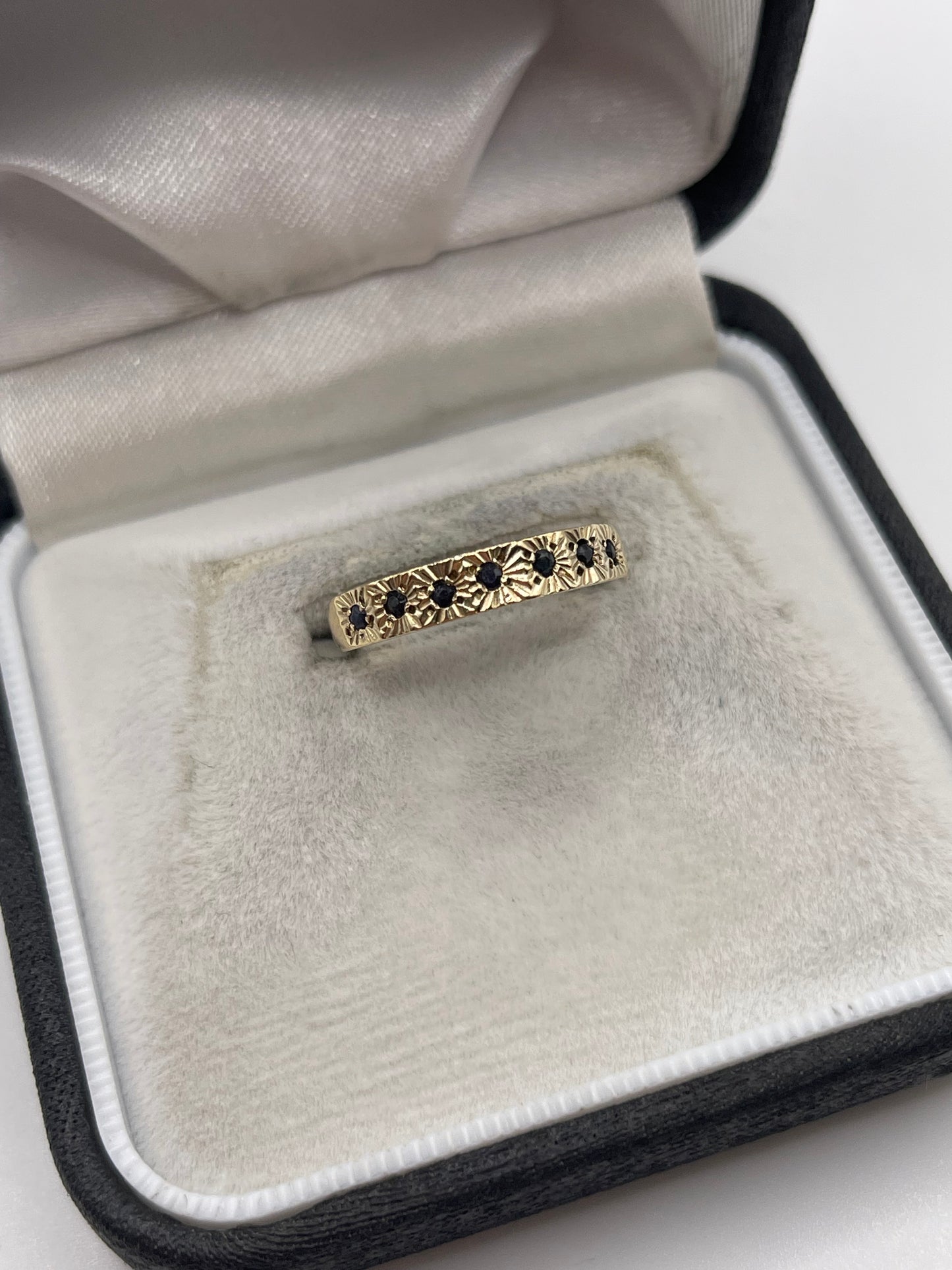 9ct gold sapphire ring