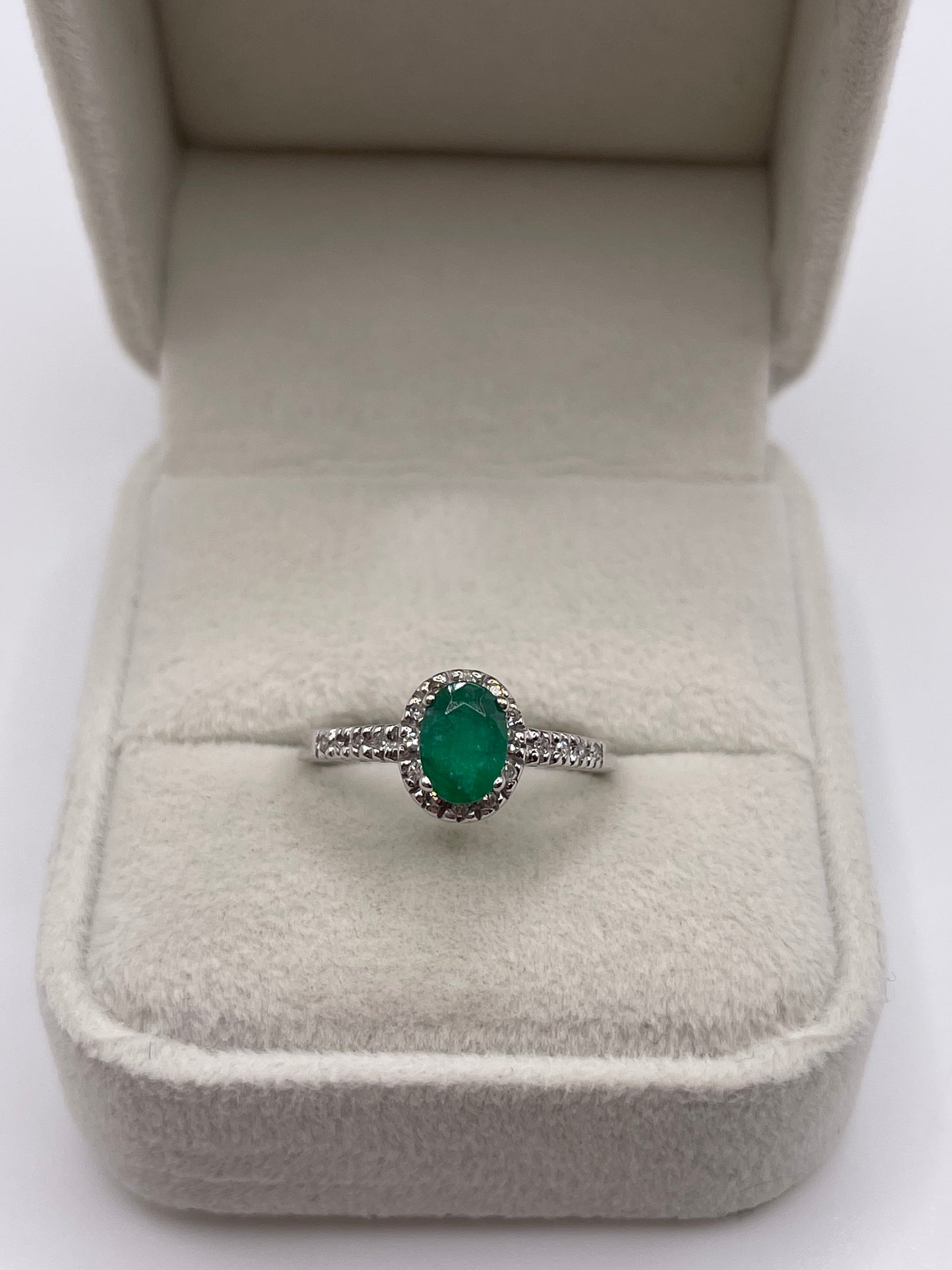 18ct white gold emerald and diamond ring