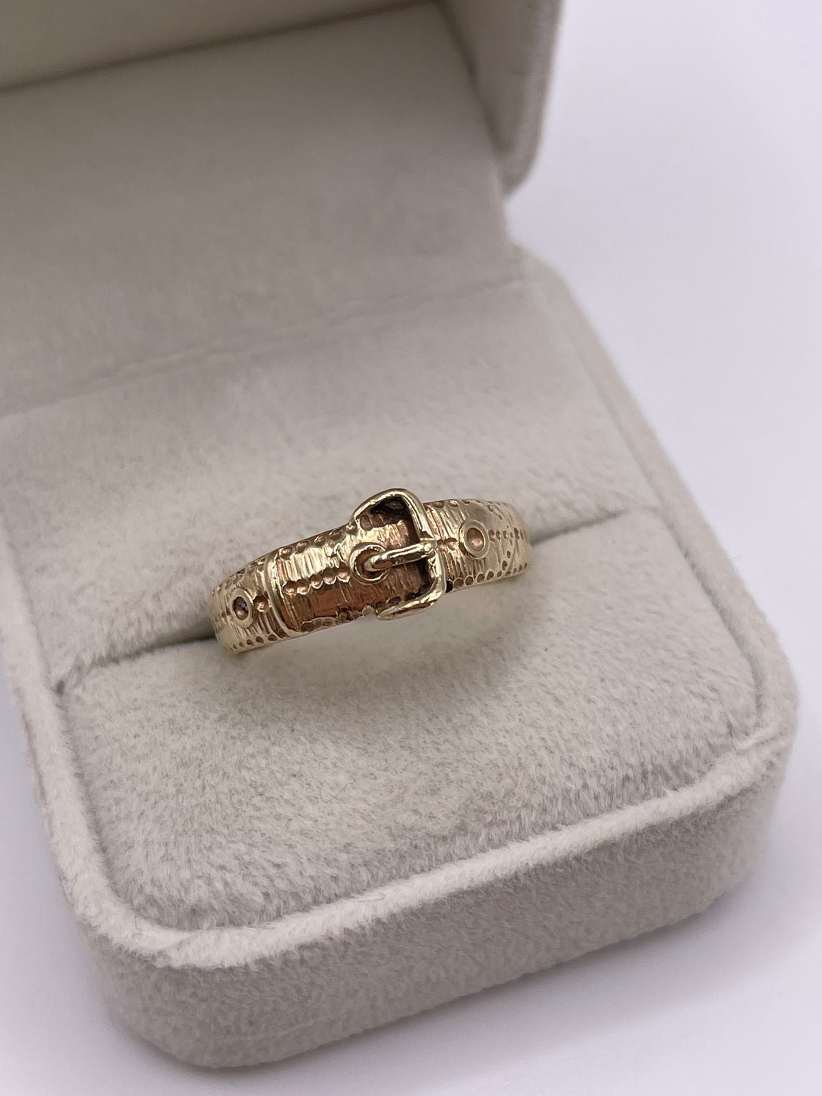 9ct gold buckle ring