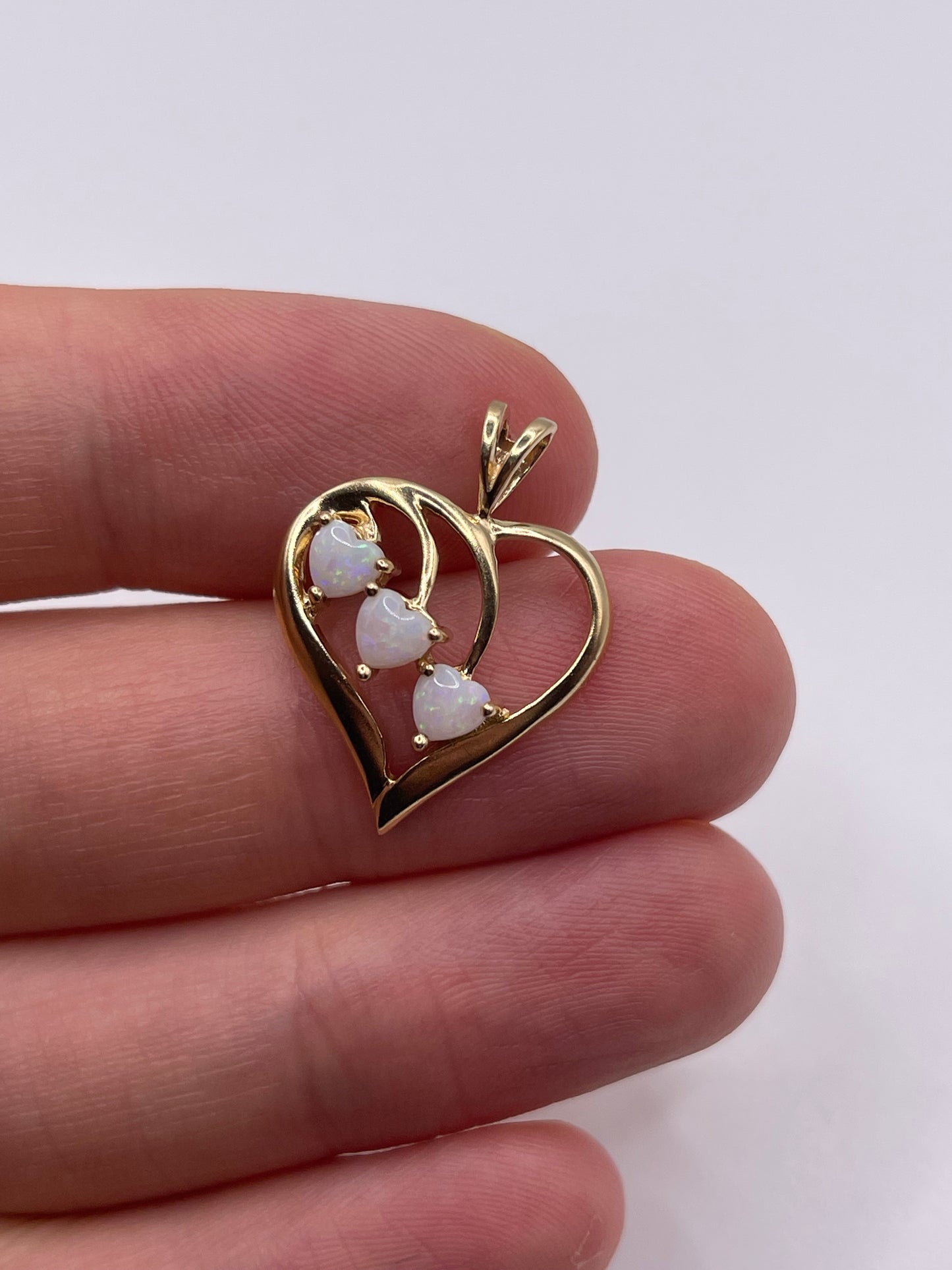 9ct gold opal heart pendant