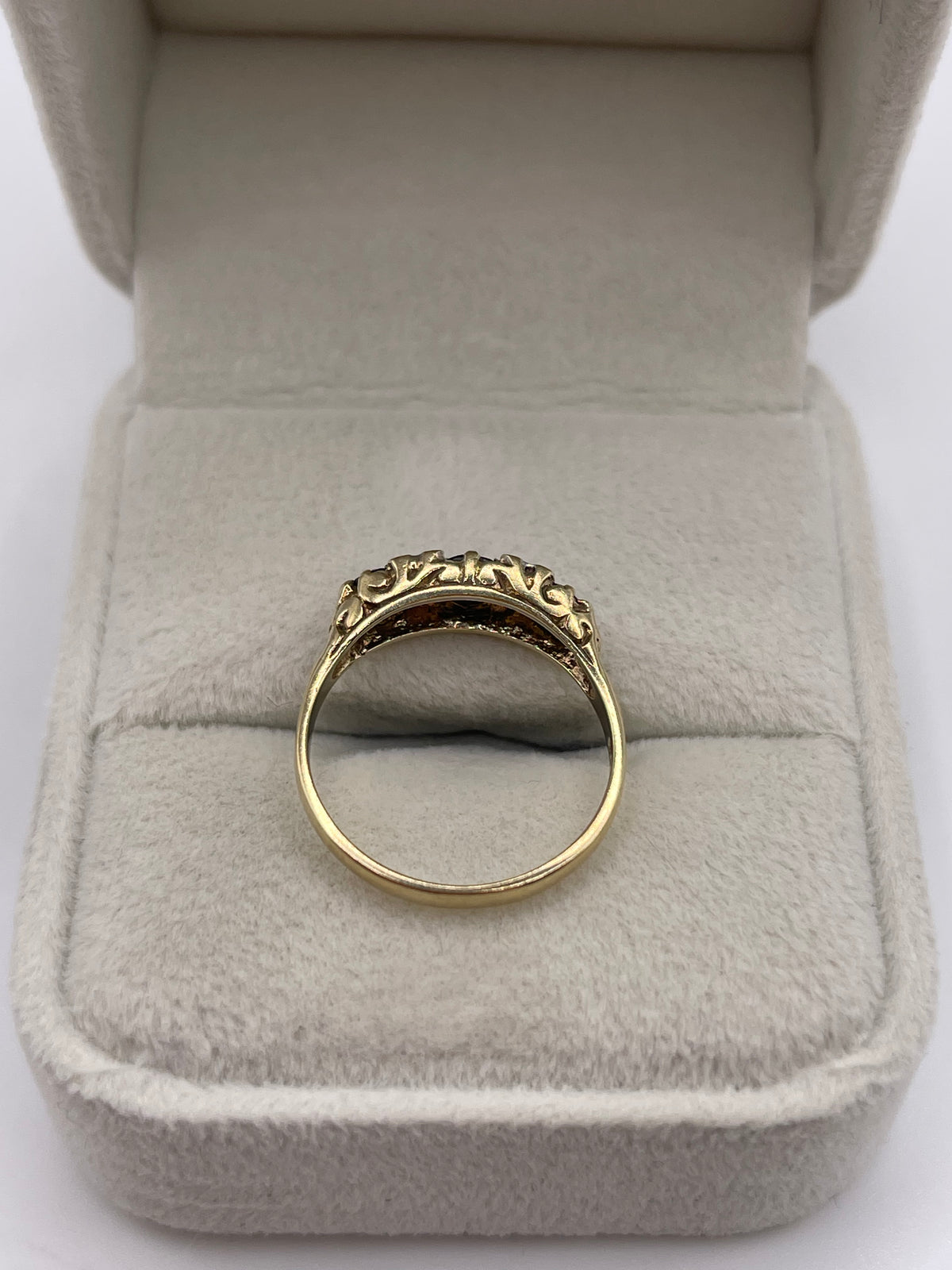 9ct gold sapphire ring