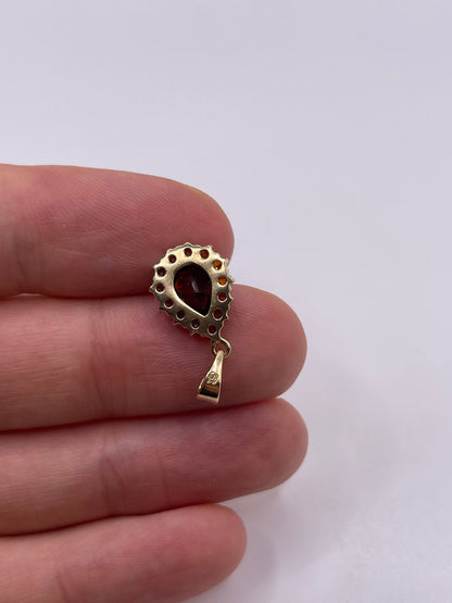 9ct gold garnet pendant