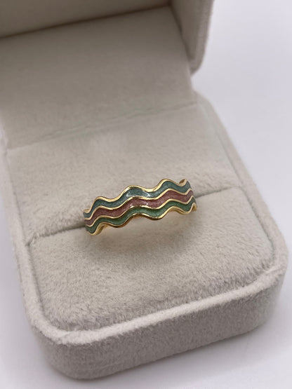 18ct gold enamel ring