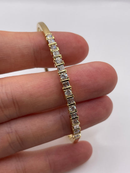 18ct gold diamond bangle