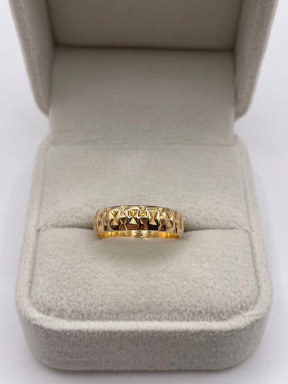 9ct gold patterned band