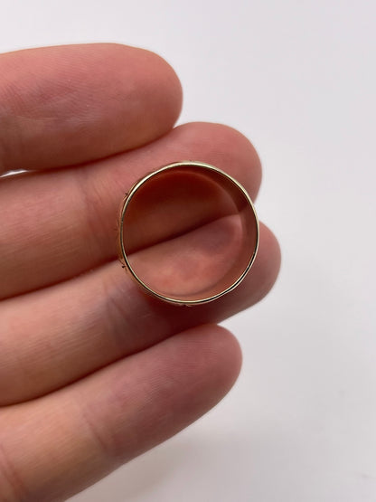 9ct gold patterned band