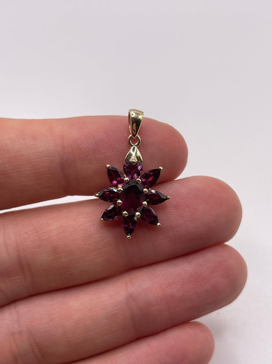 9ct gold garnet cluster pendant