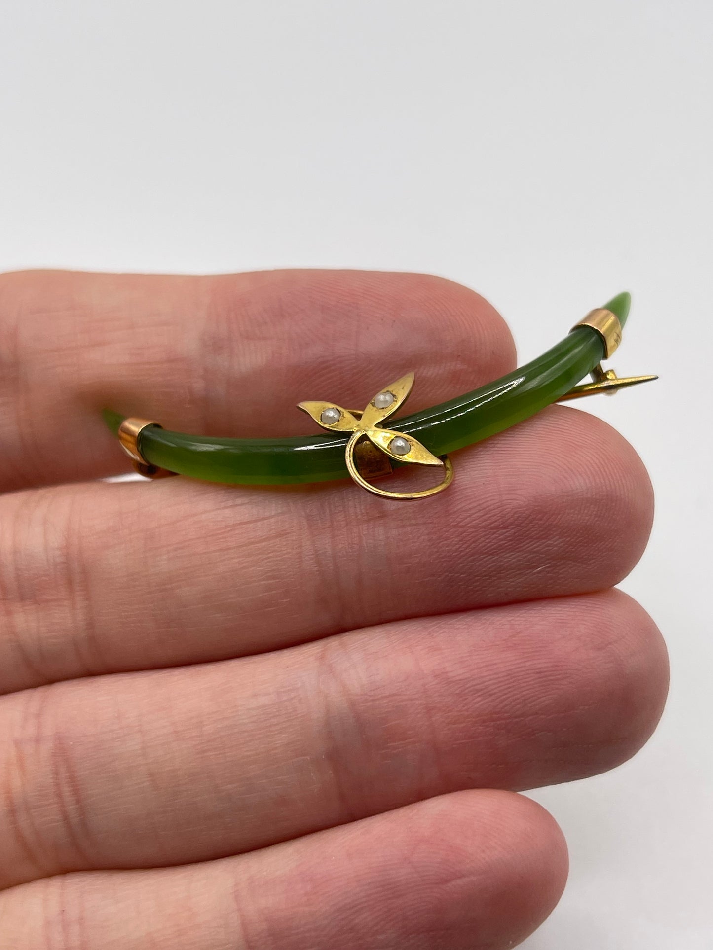 Antique 9ct gold jade and pearl brooch