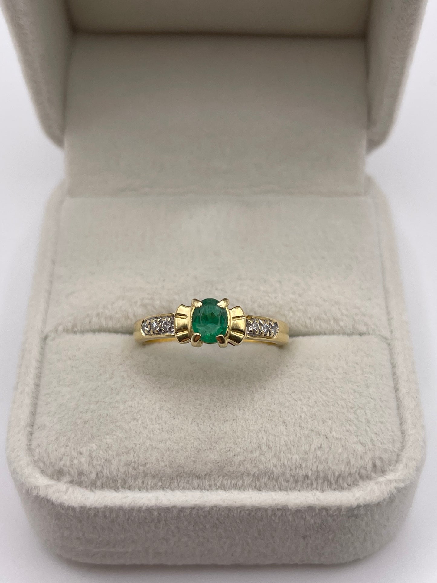 18ct gold emerald and diamond ring